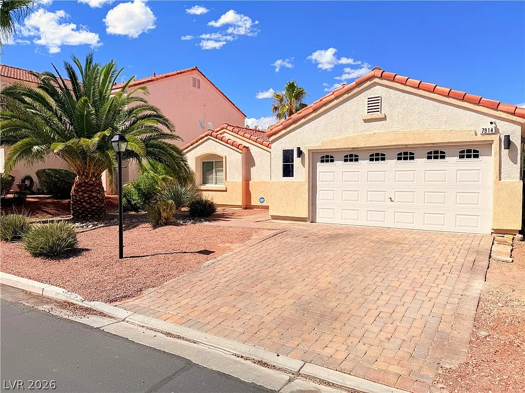 4 bed, 2.0 bath, 1814 sqft, $2,230 — Photo 3