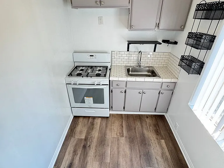 2116-2118 E Cesar E Chavez Ave — Photo 4