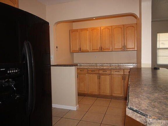 5th image of 341 W 22nd Court