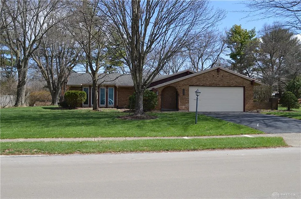 3 bed, 2.0 bath, 1923 sqft, $2,095 — Photo 3