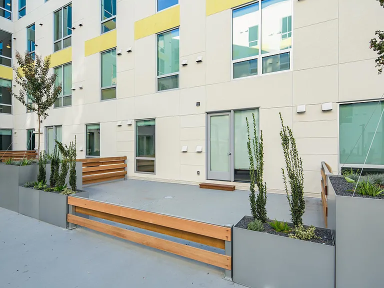 EVIVA Midtown Apartments — Photo 7