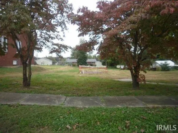 29 E High St, Chrisney, IN 47611