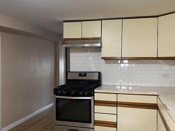 3rd image of 2832 S Pulaski Rd #1
