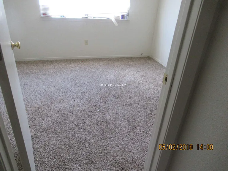 340 Sweetwater Cir #B — Photo 6