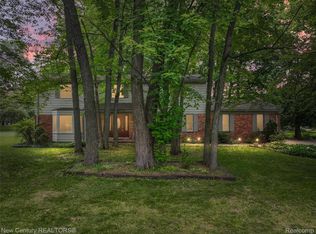 6750 Limerick Ln, Troy, MI