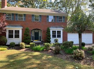 1 Pia Ct, Hauppauge, NY 11788