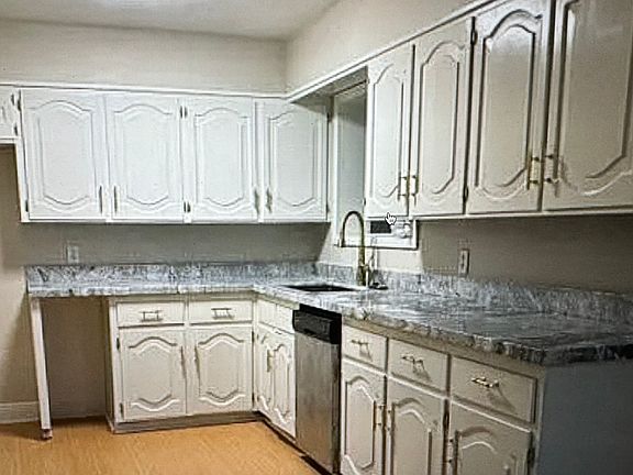2nd image of 2529 Hampton Ln