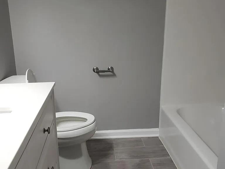 438 E Beecher St — Photo 15