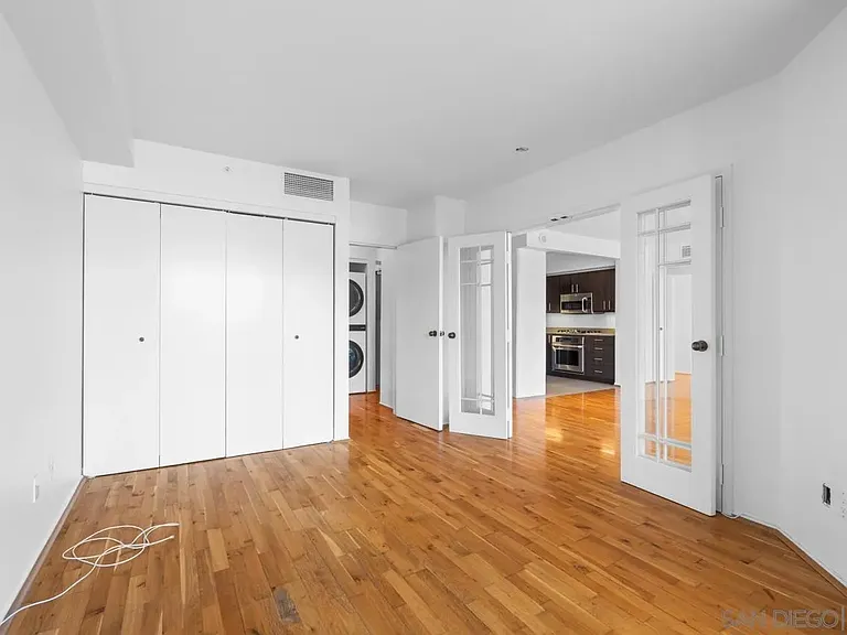 500 W Harbor Dr #504 — Photo 33