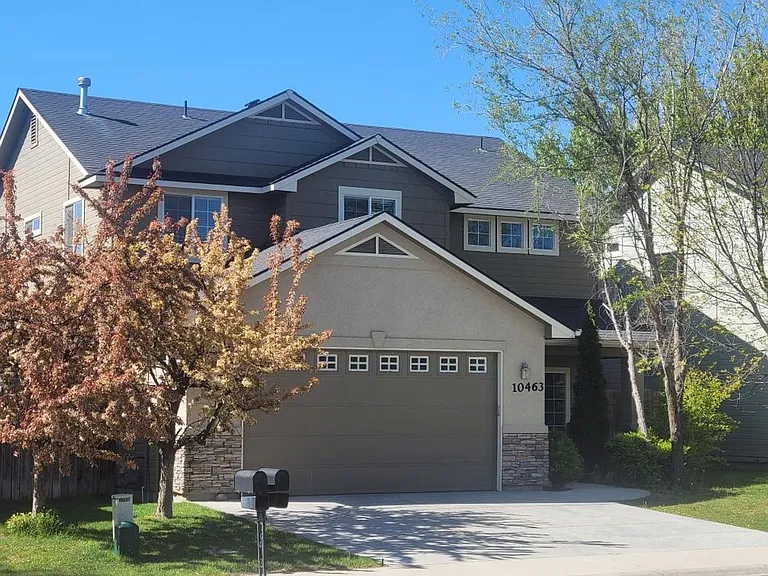 10463 Henrys Lake Dr — Photo 1