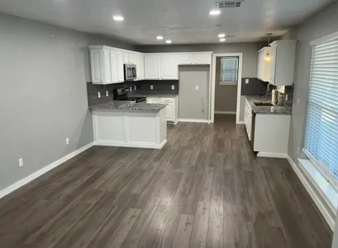 1233 Crossroads Ct — Photo 3