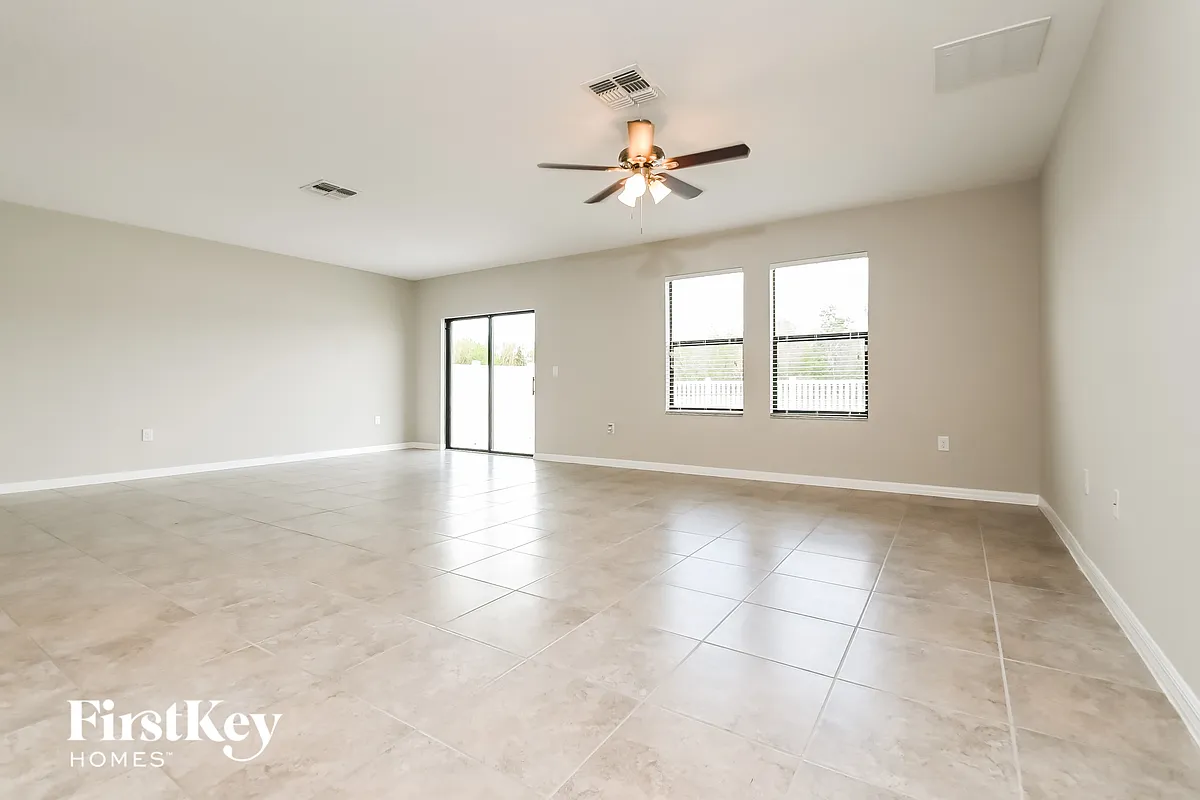 Building Photo - 14827 Crescent Rock Dr