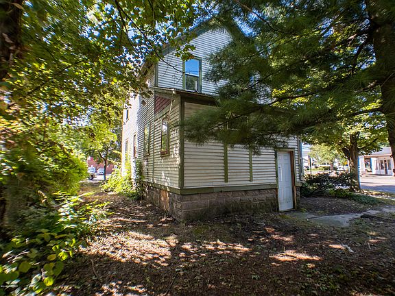 3rd image of 1105 Lake St