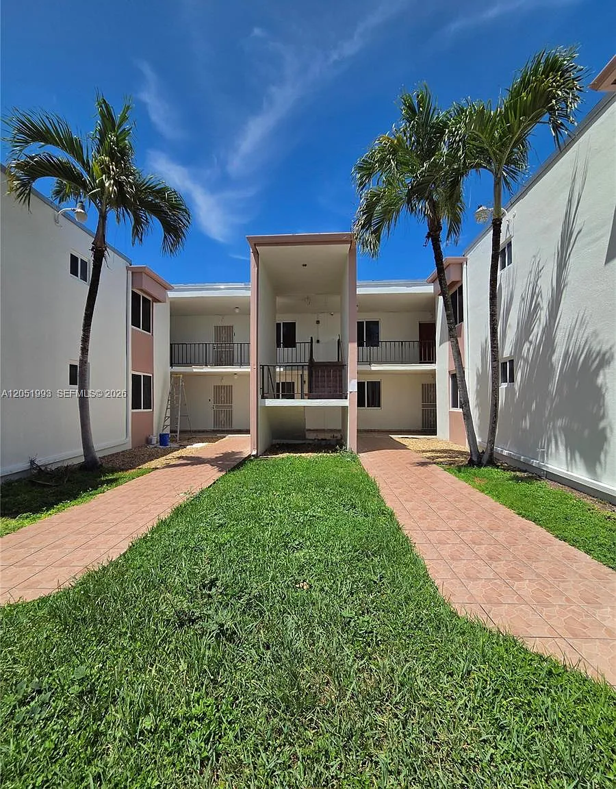 Westchester Luxury Condo — Photo 3