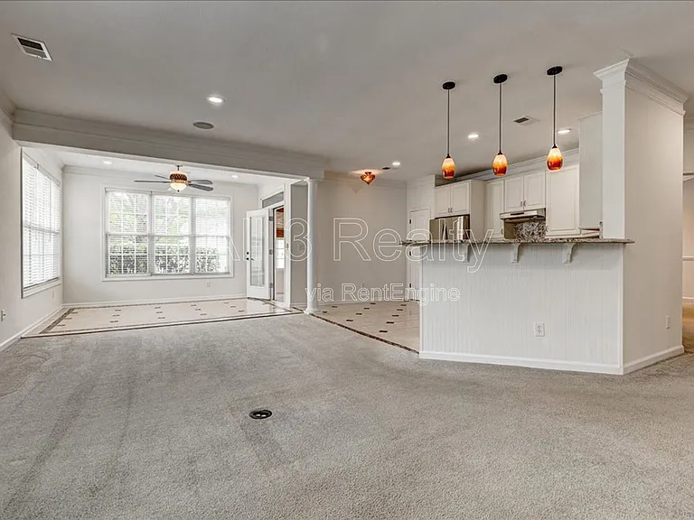 1033 Pinehurst Dr — Photo 15