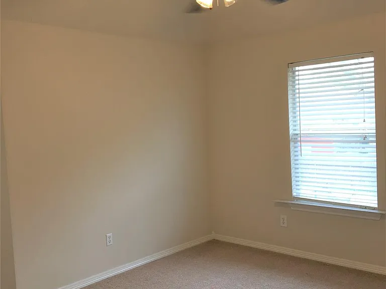 2214 Valley View Xing — Photo 18