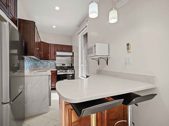 2nd image of 318 E 62nd St APT 4R