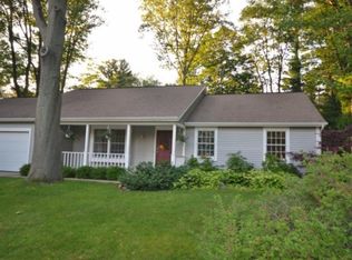 12207 Sandy Woods Dr, Grand Haven, MI 49417