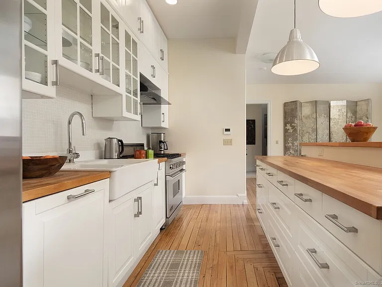 31 Sharon Rd #2 — Photo 4