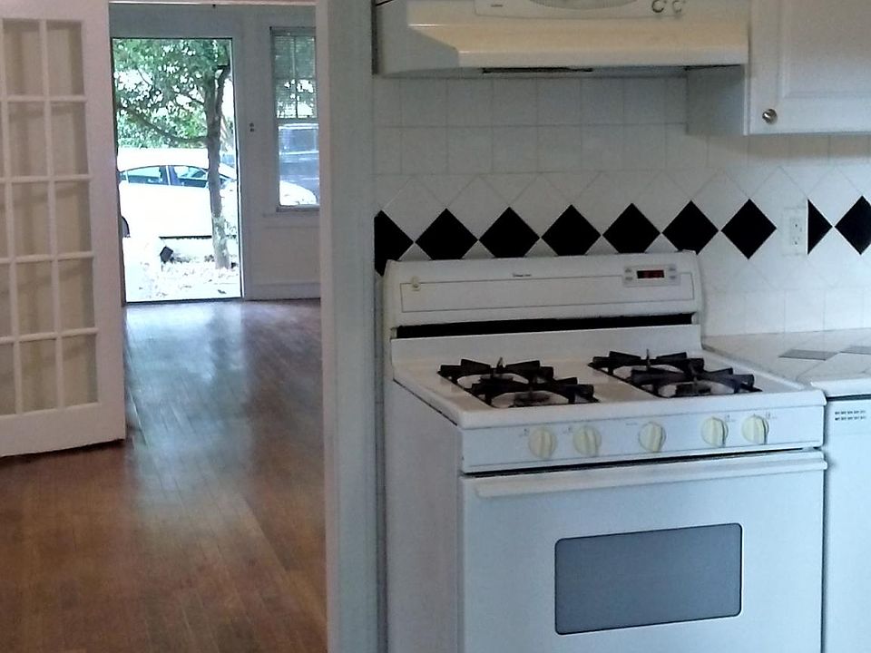 kitchen with gas stove and range hood that vents to the outside
