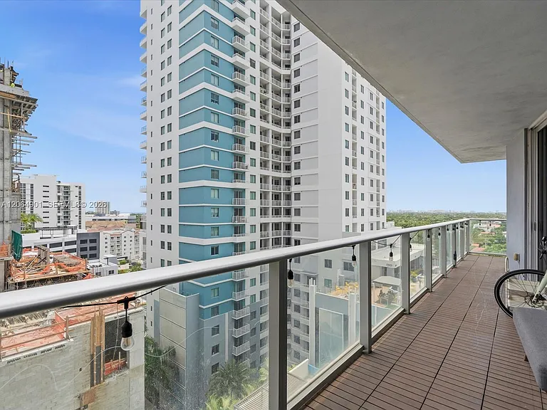 1010 SW 2nd Ave #1009 — Photo 22