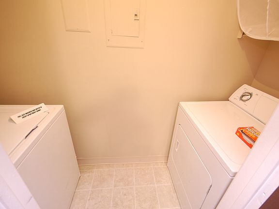 5th image of 3213 Dogwood Circle South Dr