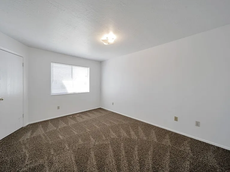 558 N Redwood Rd #2 — Photo 8