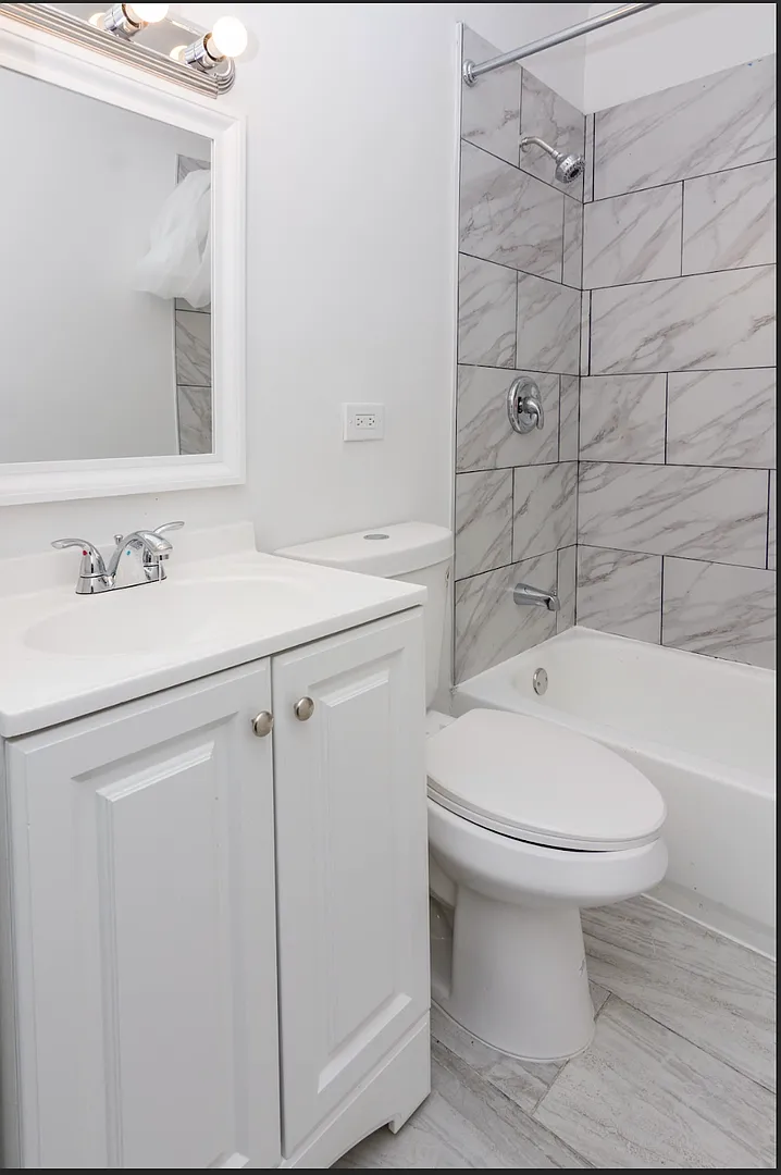 4200 W Washington Blvd — Photo 1