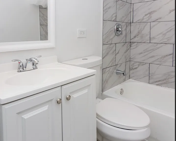 4200 W Washington Blvd — Photo 1