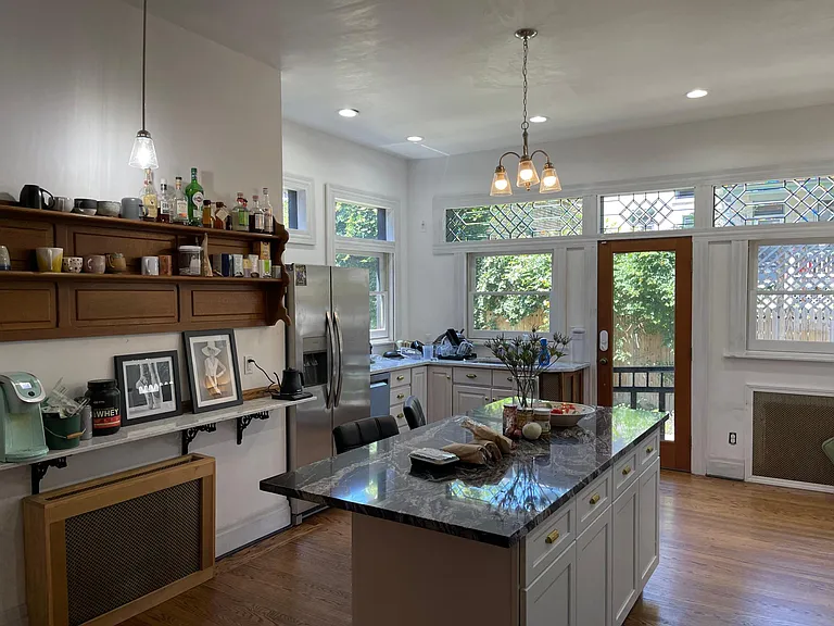 150 Stratford Ave — Photo 6