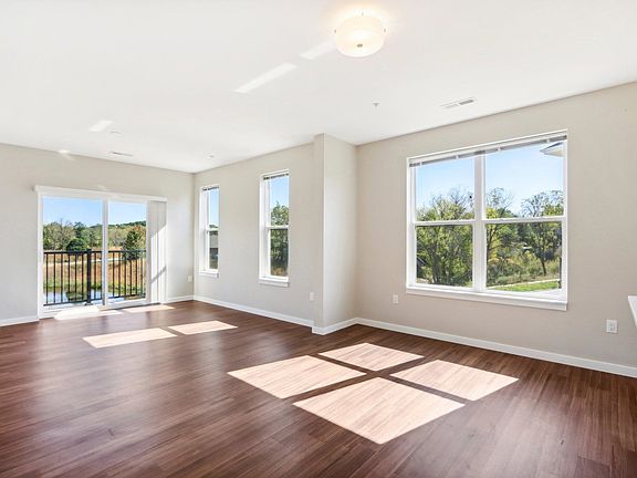 5th image of 2674 Notre Dame Dr #701