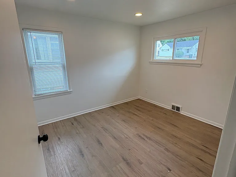 9609 Alexander Rd — Photo 10
