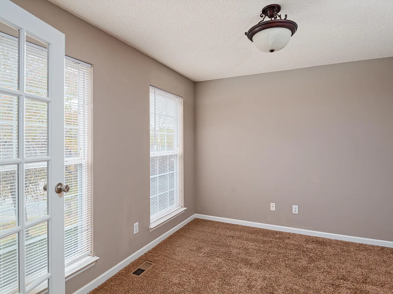 3 bed, 2.5 bath, 1849 sqft, $2,295 — Photo 2