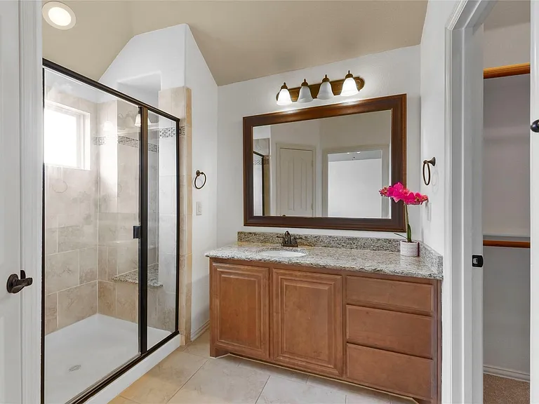 1204 E Shawnee Dr — Photo 8