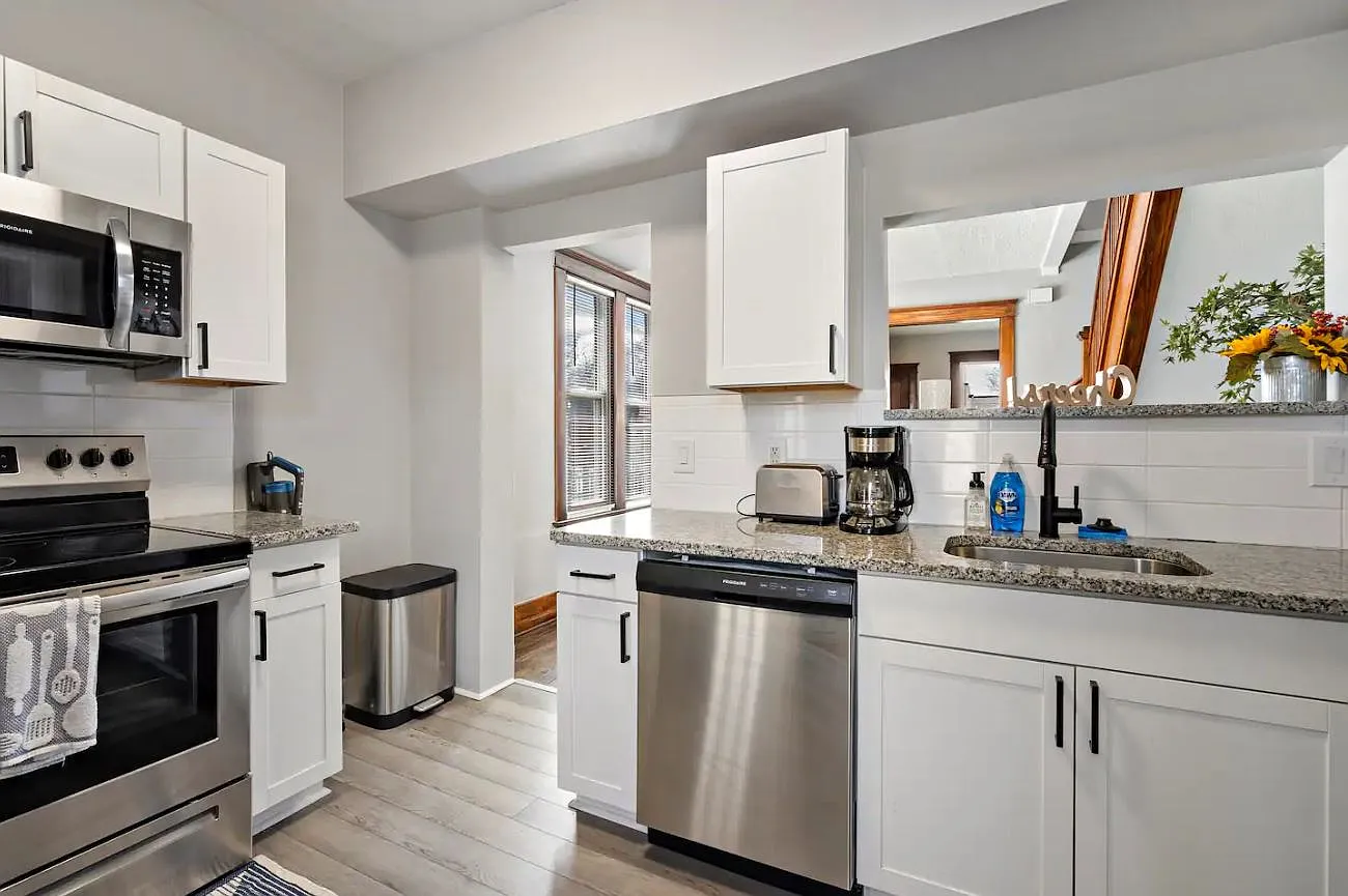 3 bed, 1000 sqft, $1,675 — Photo 4