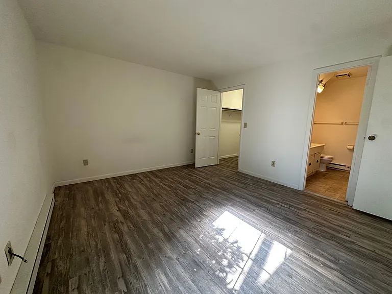 University Park Apartments near Cornell University — Photo 157