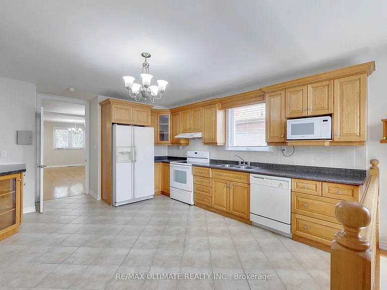19 Glenora Ave #UPPER — Photo 11