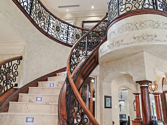 4th image of 437 Admiral Ct