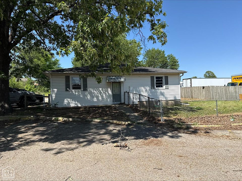 2nd image of 2100 E Johnson Ave