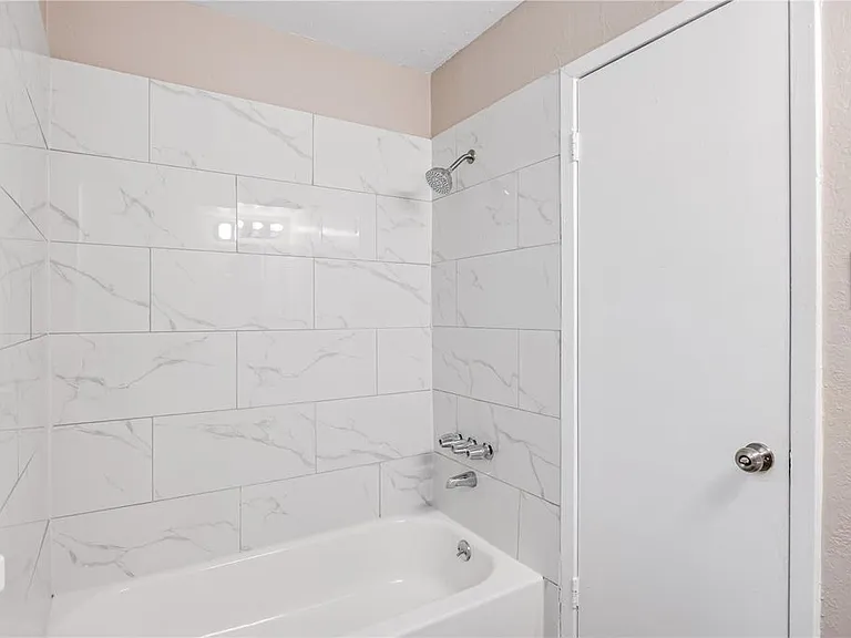 9614 Bean St — Photo 15