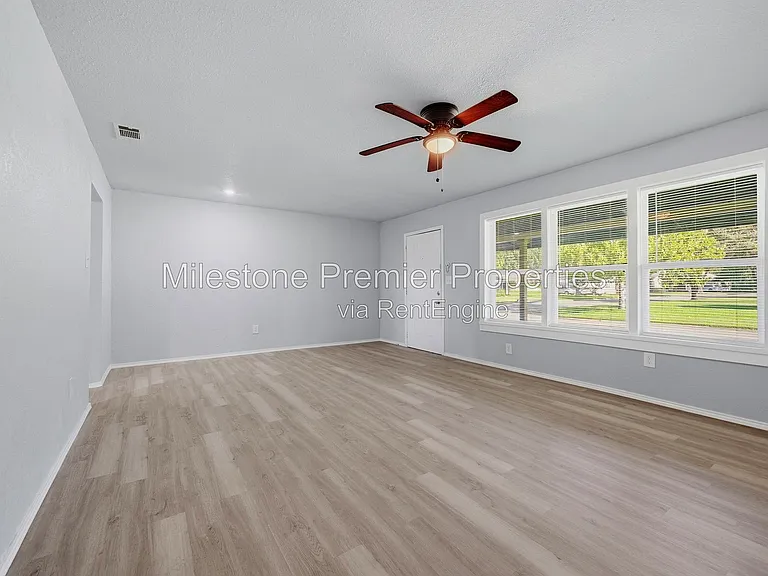 718 W Belden St — Photo 7