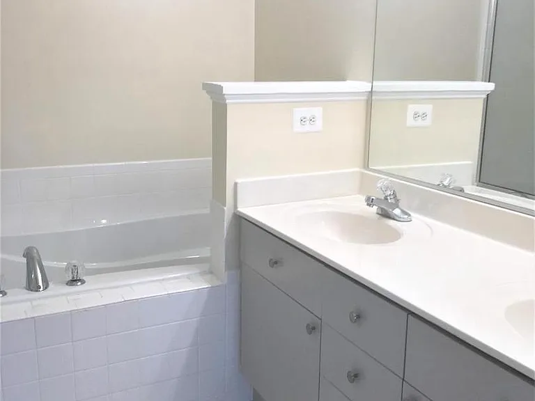 2480 Angeline Dr #304 — Photo 9
