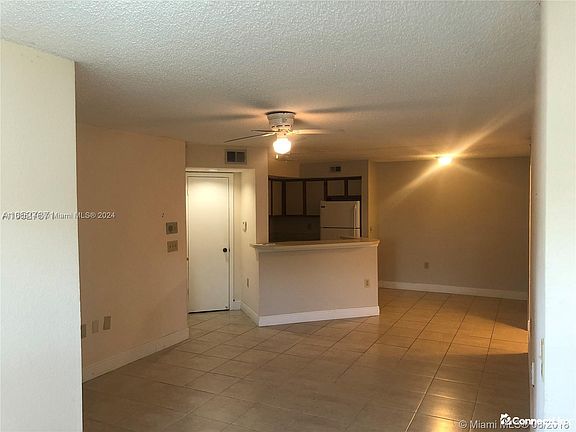 3rd image of 643 Vista Isles Dr