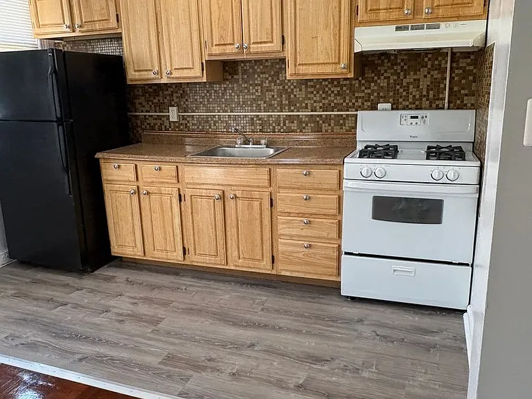 129 Webster St NW — Photo 3