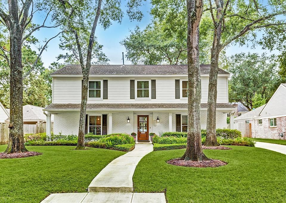 Welcome to 515 Kickerillo Drive located in the heart of Nottingham Forest and walking distance to the touted NF Club and Terry Hershey Park!