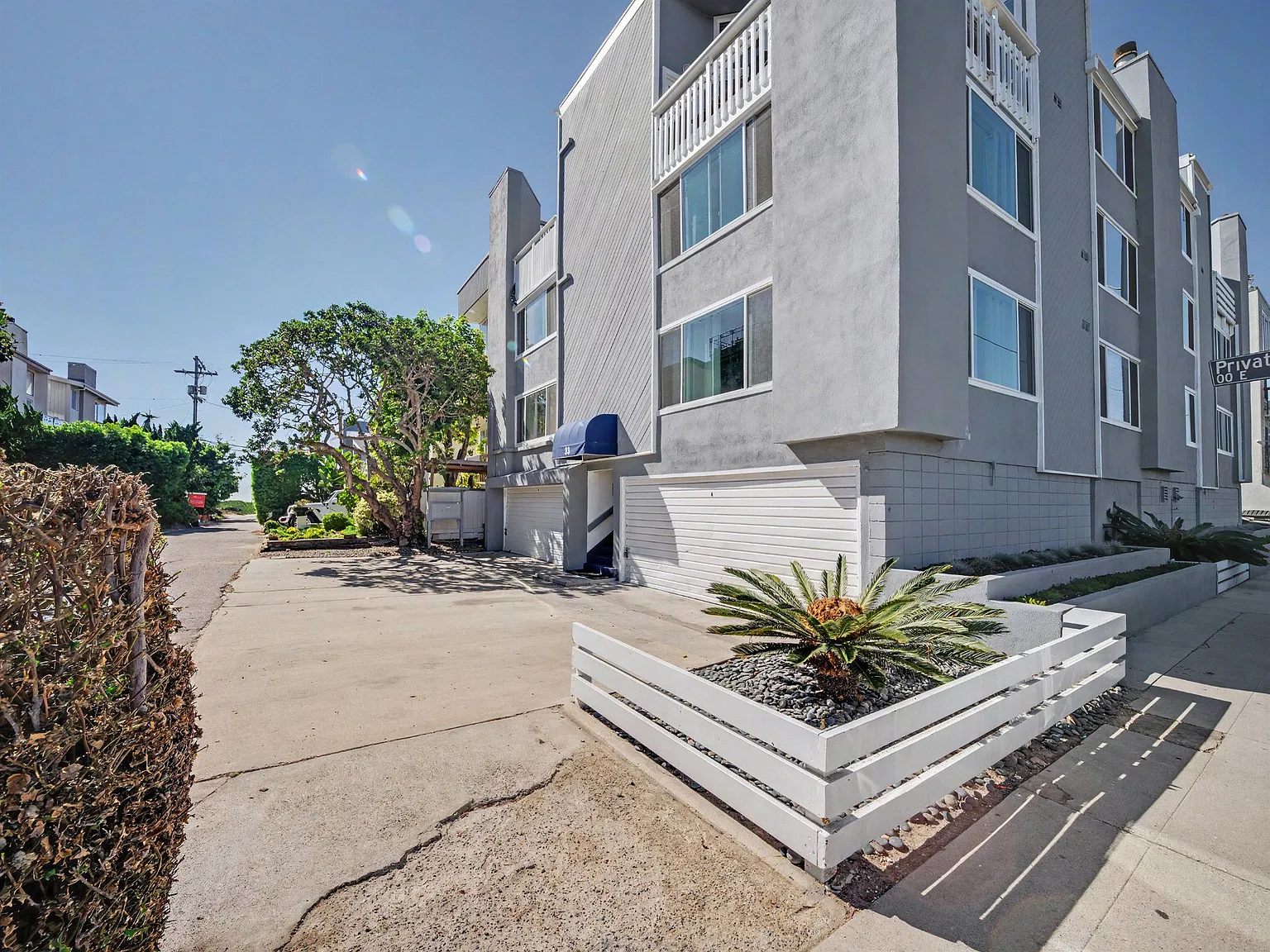 2 bed, 2.5 bath, 1597 sqft, $7,800 — Photo 3