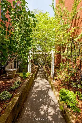 Sold by Town Residential | media 32