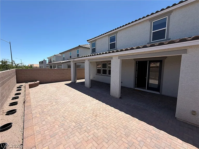 8030 Minavalle Ave — Photo 27