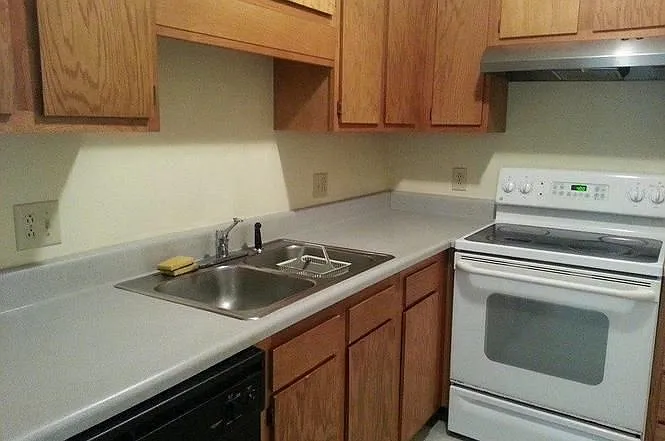 3 bed, 2.5 bath, 1800 sqft, $2,000 — Photo 4