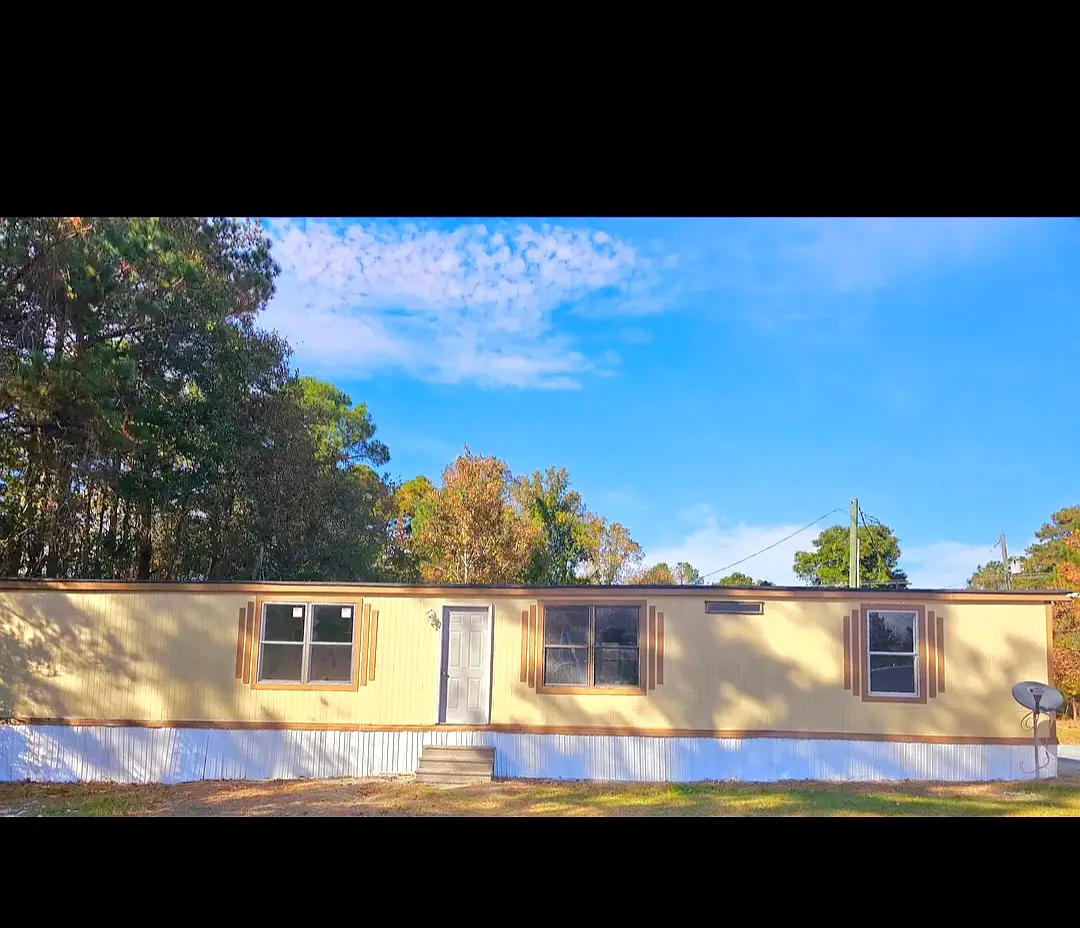 4 bed, 1000 sqft, $1,350 — Photo 1